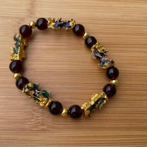 Garnet Wealth Pixiu Bracelet - Picture 3 of 7